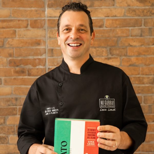 Luca Lenzi - Italiano da região da Toscana. É formado em gastronomia e comandou empreendimentos gastronômicos na Itália e no Brasil. É um dos idealizadores da gelateria Mi Garba!, em Belo Horizonte.